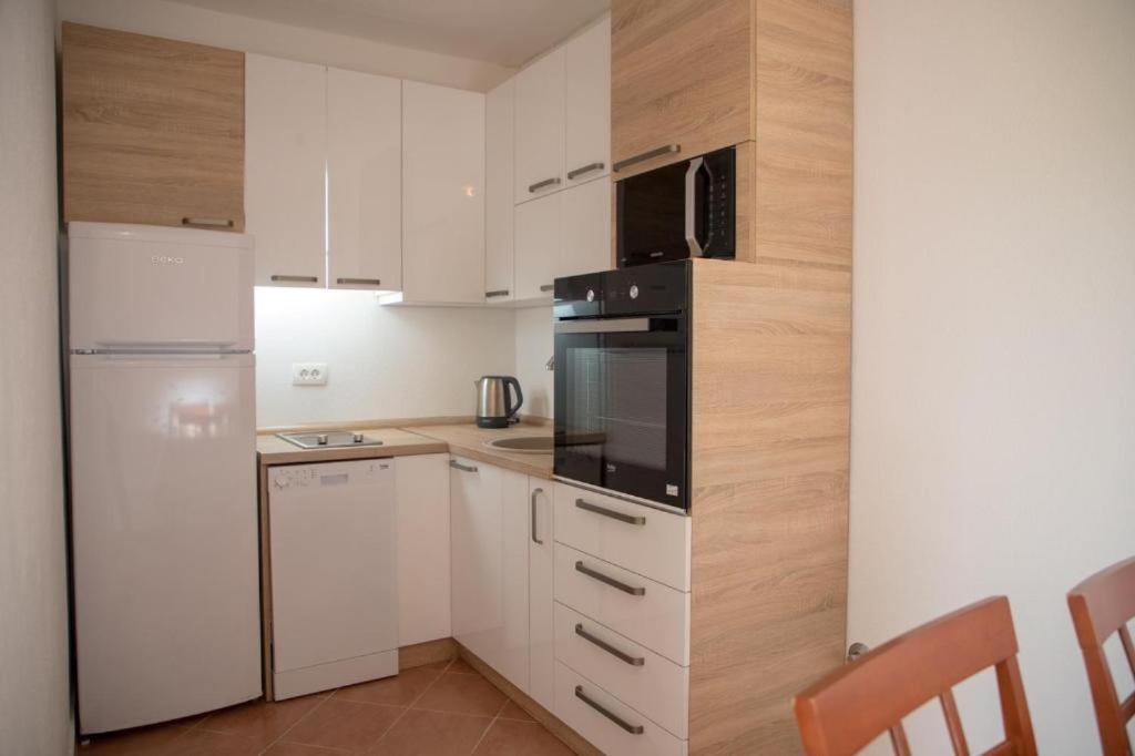 Maki Apartments - Plavi Horizonti Beach Тиват Экстерьер фото